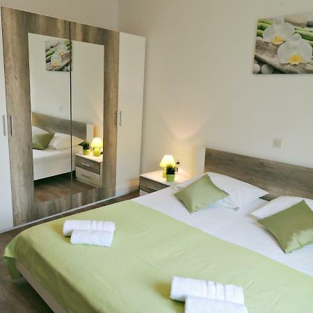 Apartments Jelena Pag Town Bagian luar foto