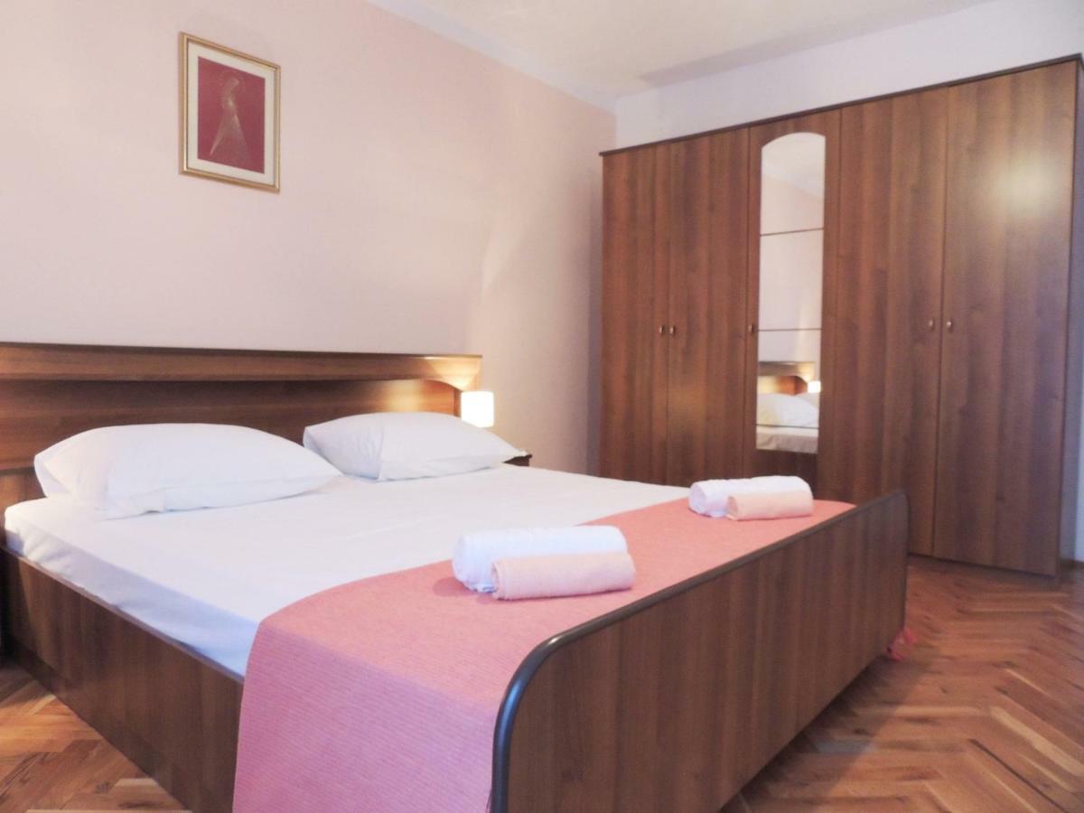Apartments Jelena Pag Town Bagian luar foto
