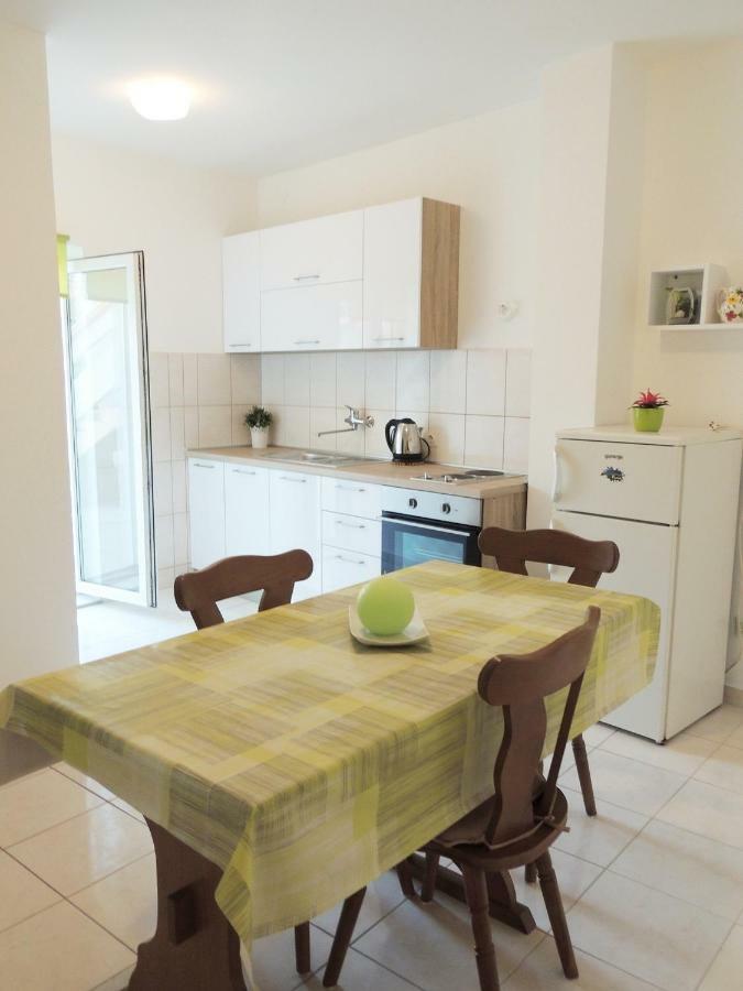 Apartments Jelena Pag Town Bagian luar foto